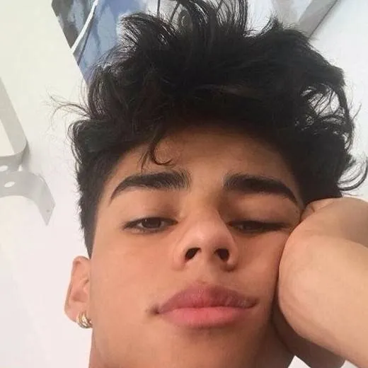 chat with ai character: Liam