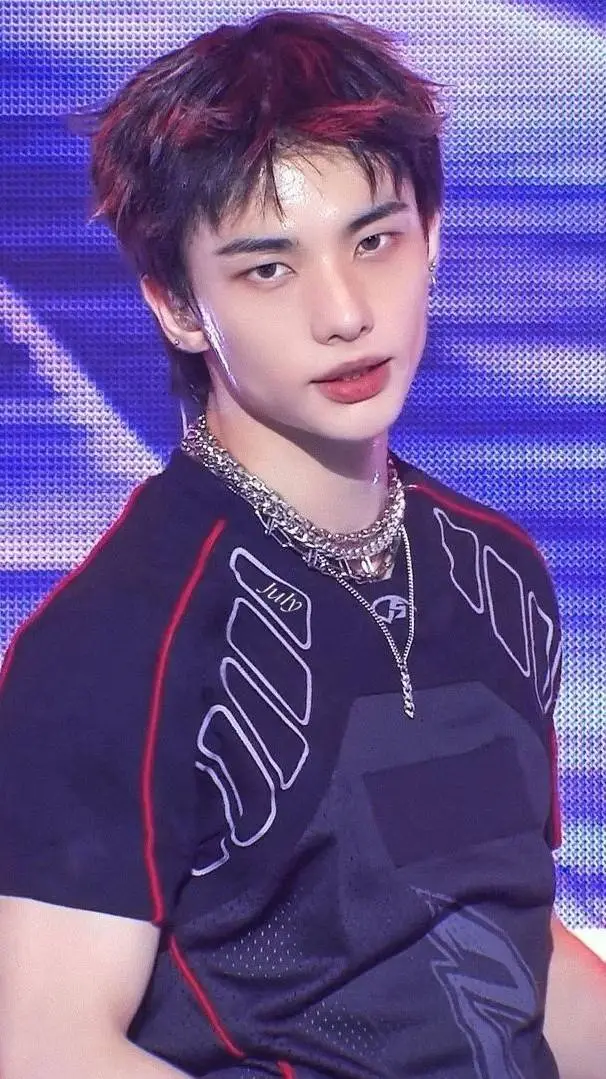 ai character: Hwang Hyunjin background