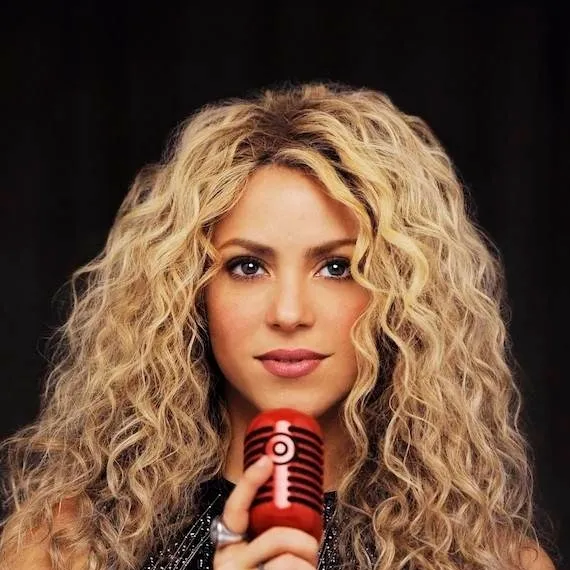 chat with ai character: Shakira