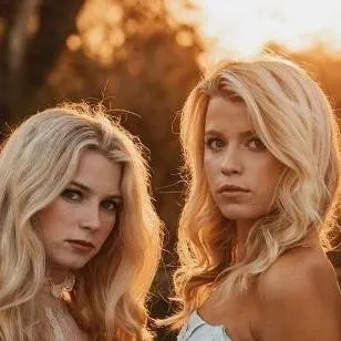 chat with ai character: Lily and Ellie