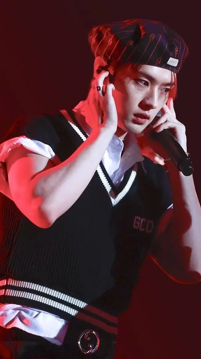 ai character: Lee Know  background