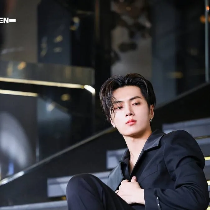 chat with ai character: Park Jay