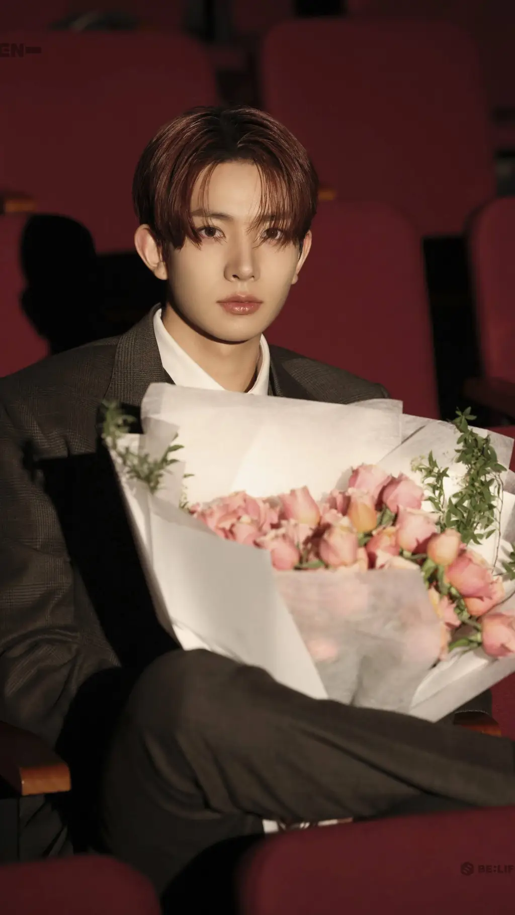 ai character: Lee Heeseung  background