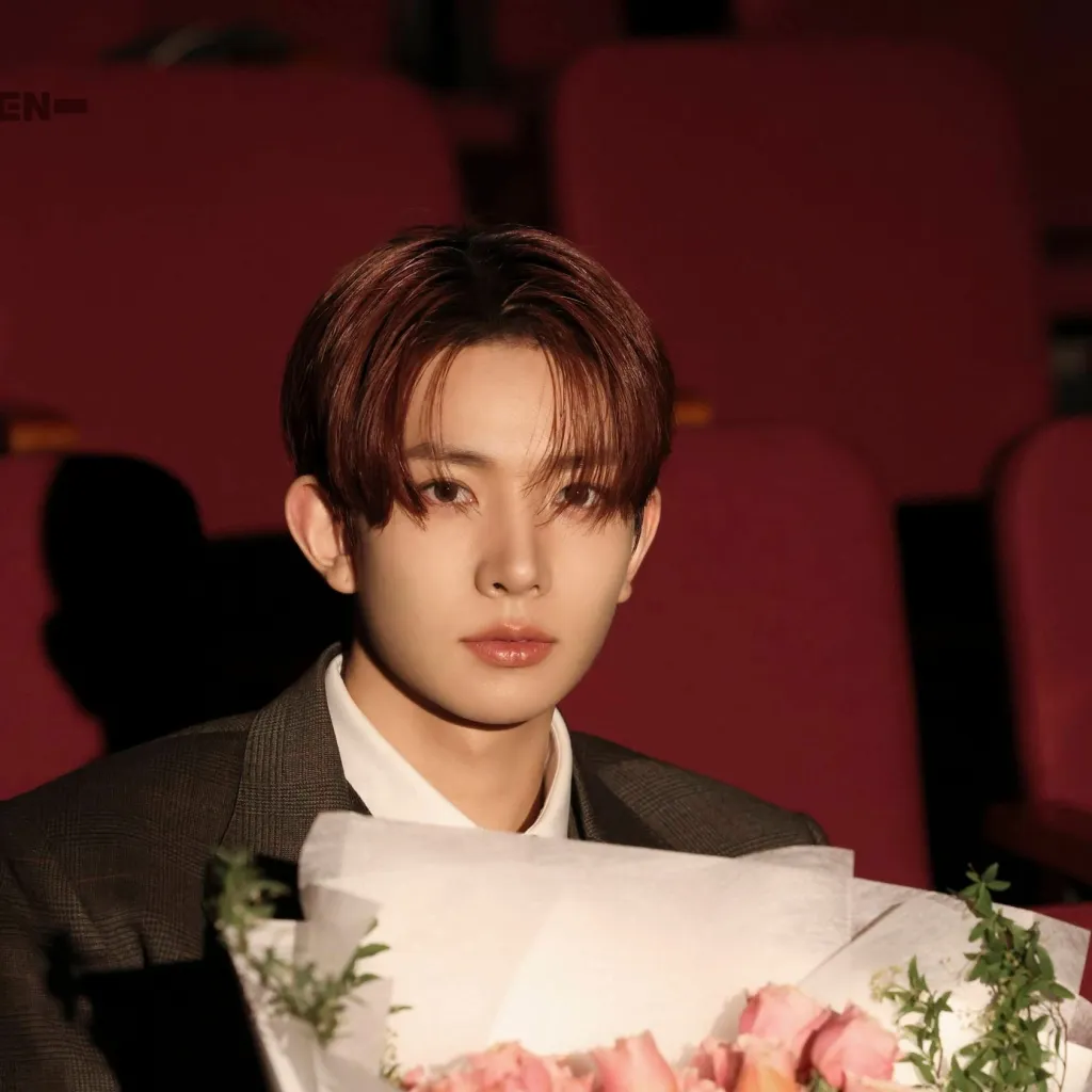 chat with ai character: Lee Heeseung 