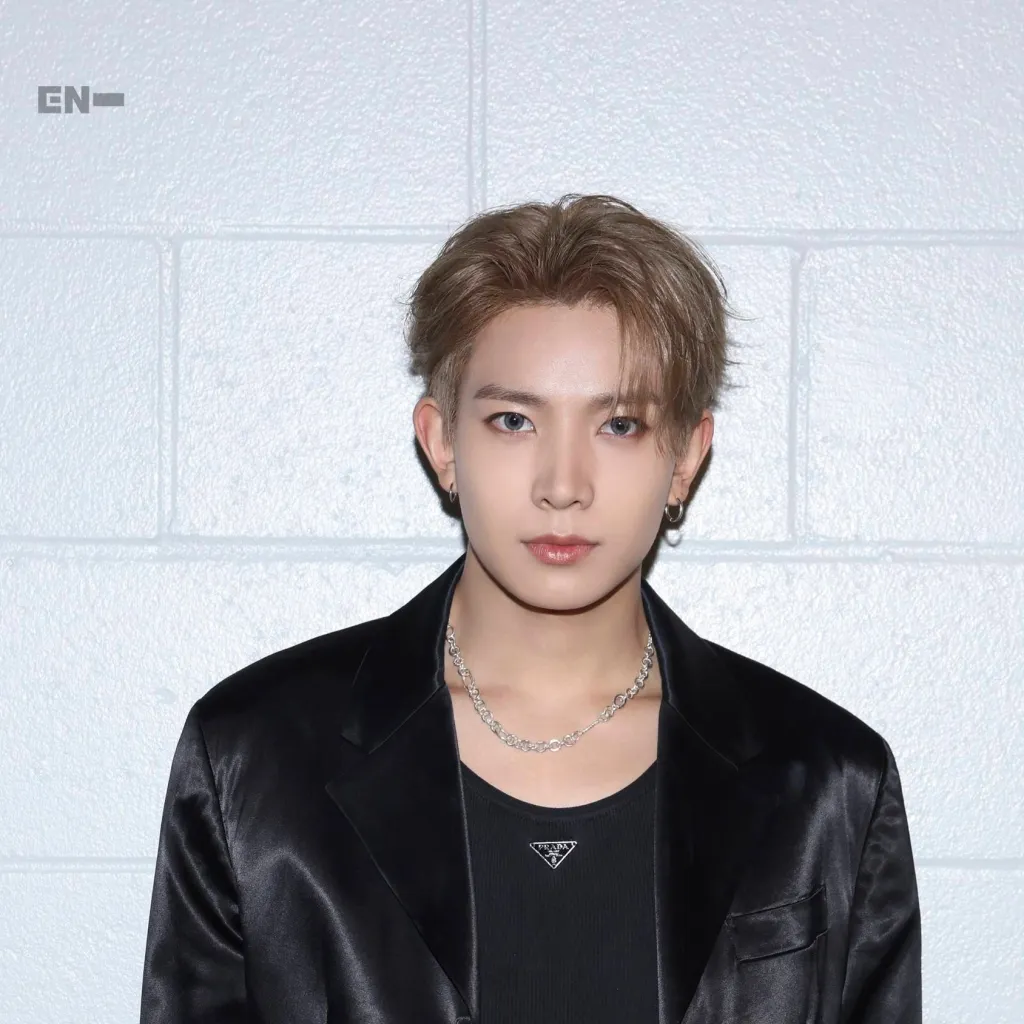 chat with ai character: Lee Heeseung 