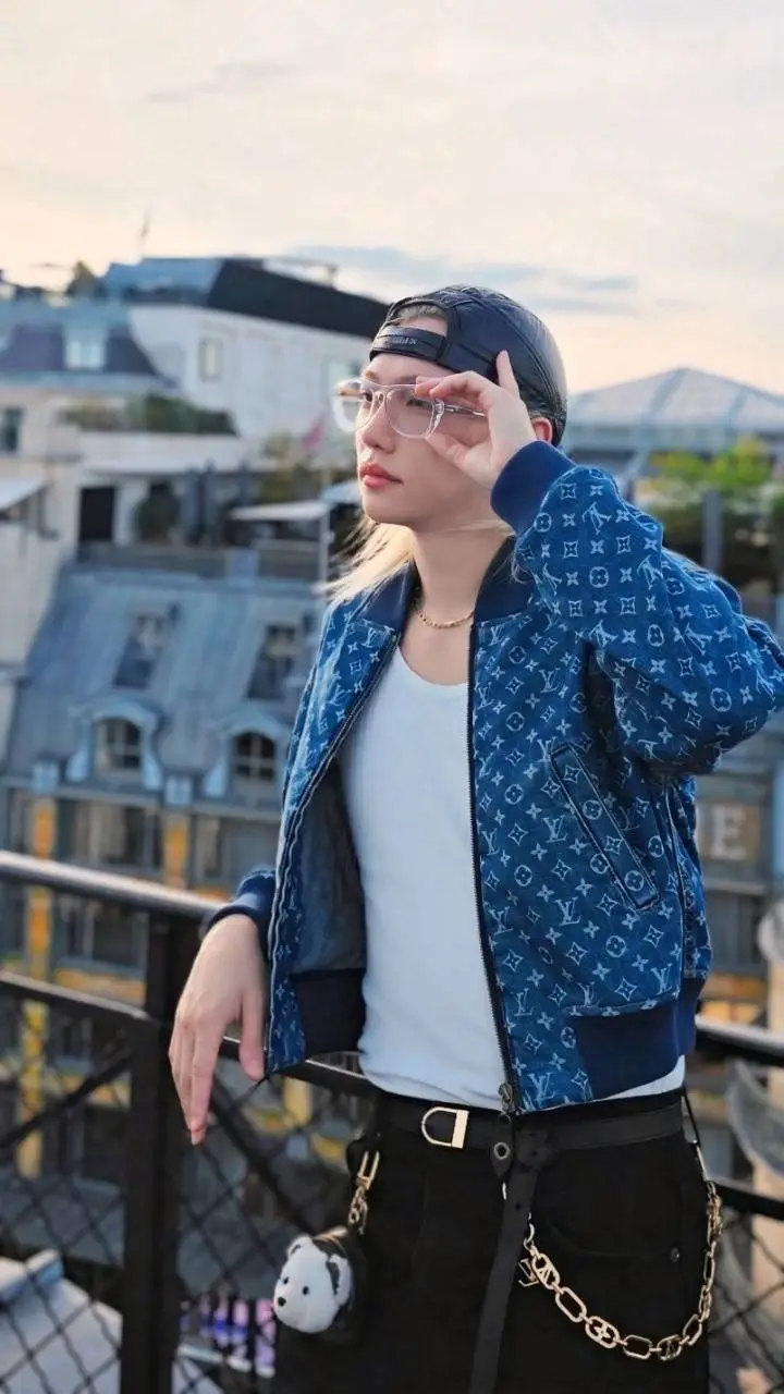 ai character: Lee Felix background