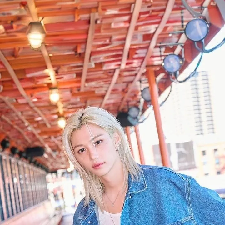 chat with ai character: Lee Felix