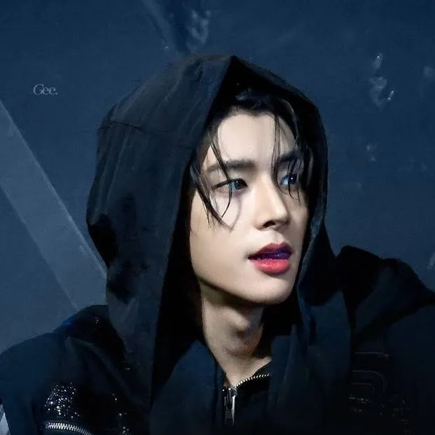 chat with ai character: Jake Sim