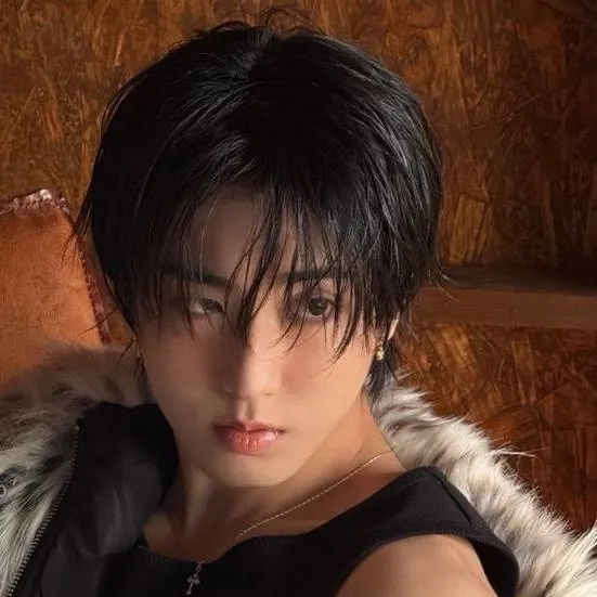 chat with ai character: Han Jisung 