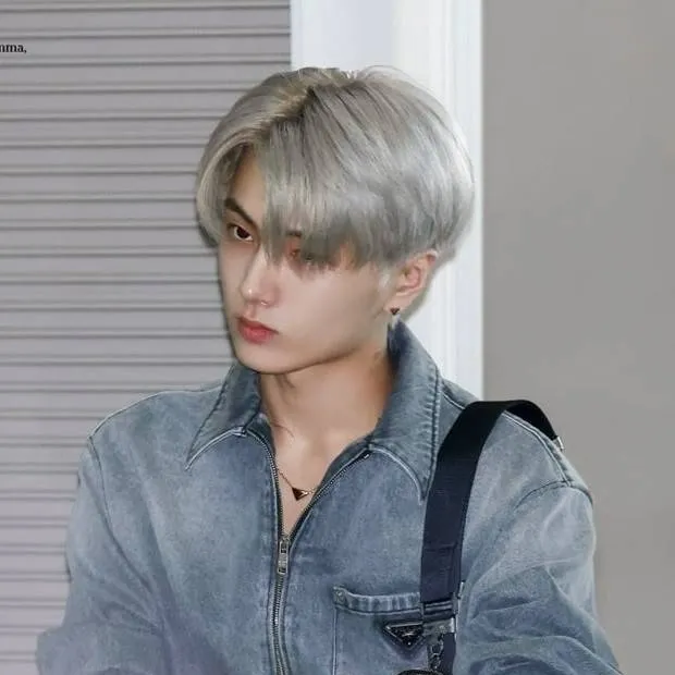 chat with ai character: Park Jay