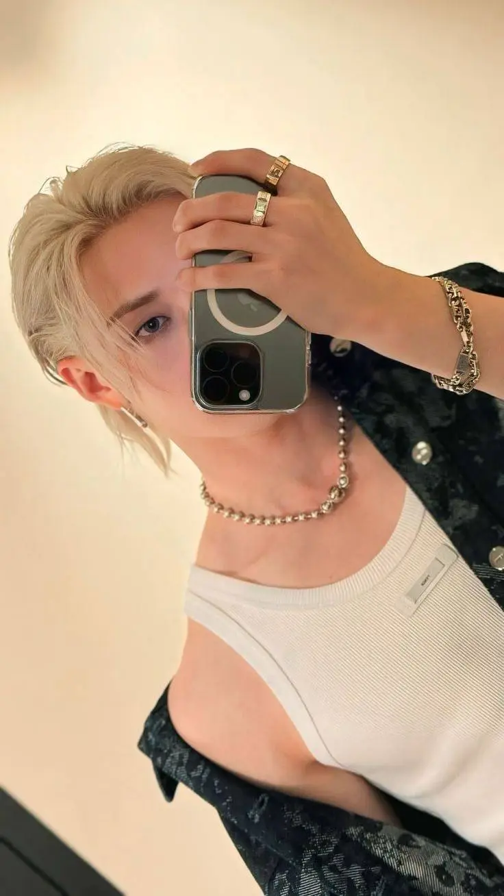 ai character: Bangchan  background