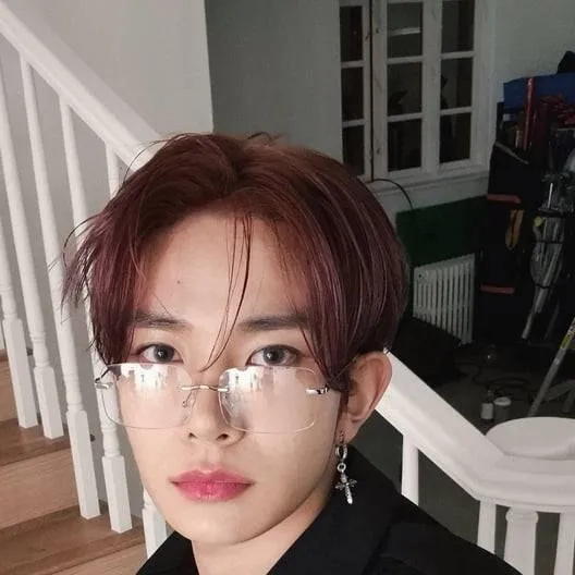 chat with ai character: Lee Heeseung 