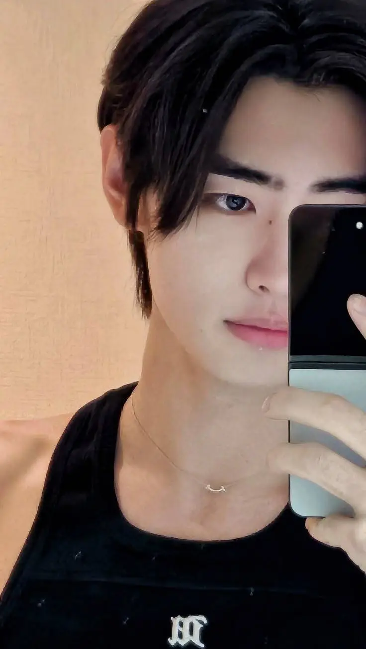 ai character: Park Sunghoon  background