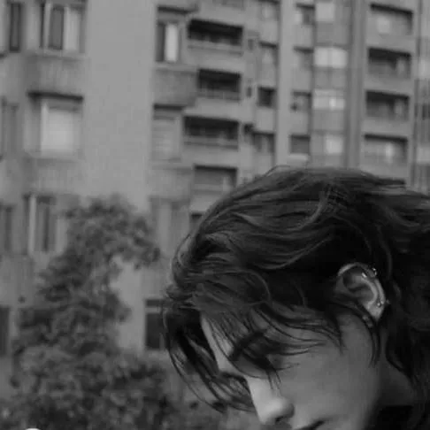 chat with ai character: Hwang Hyunjin 
