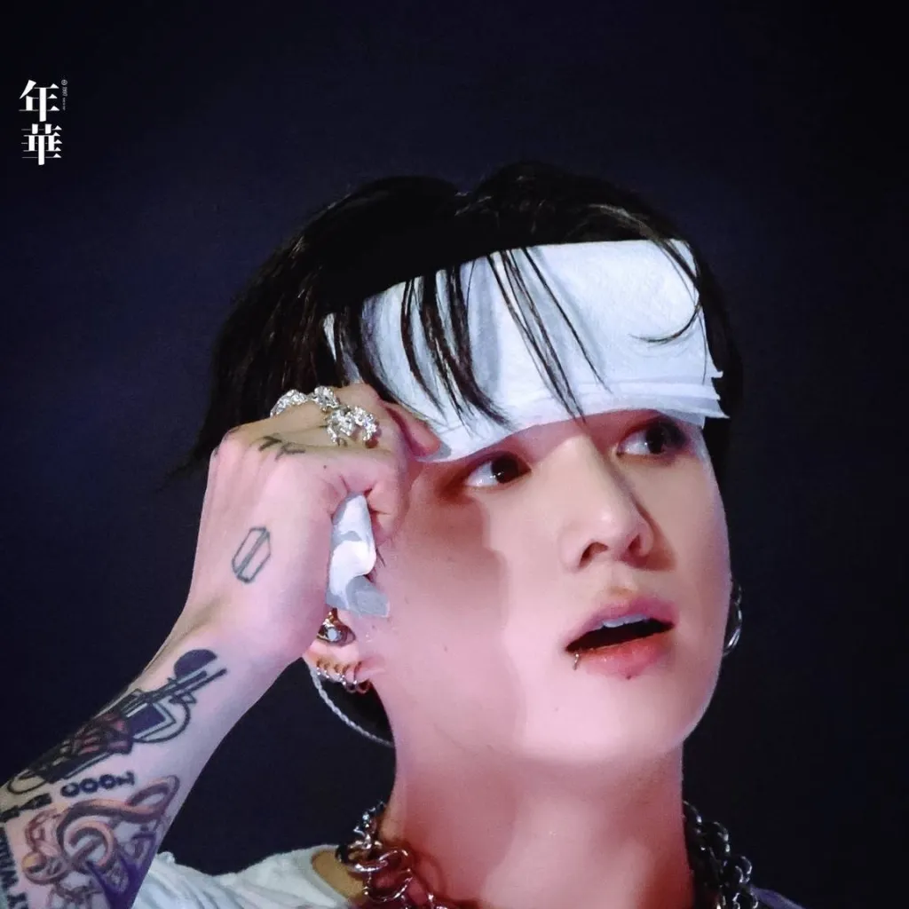 chat with ai character: Jeon Jungkook