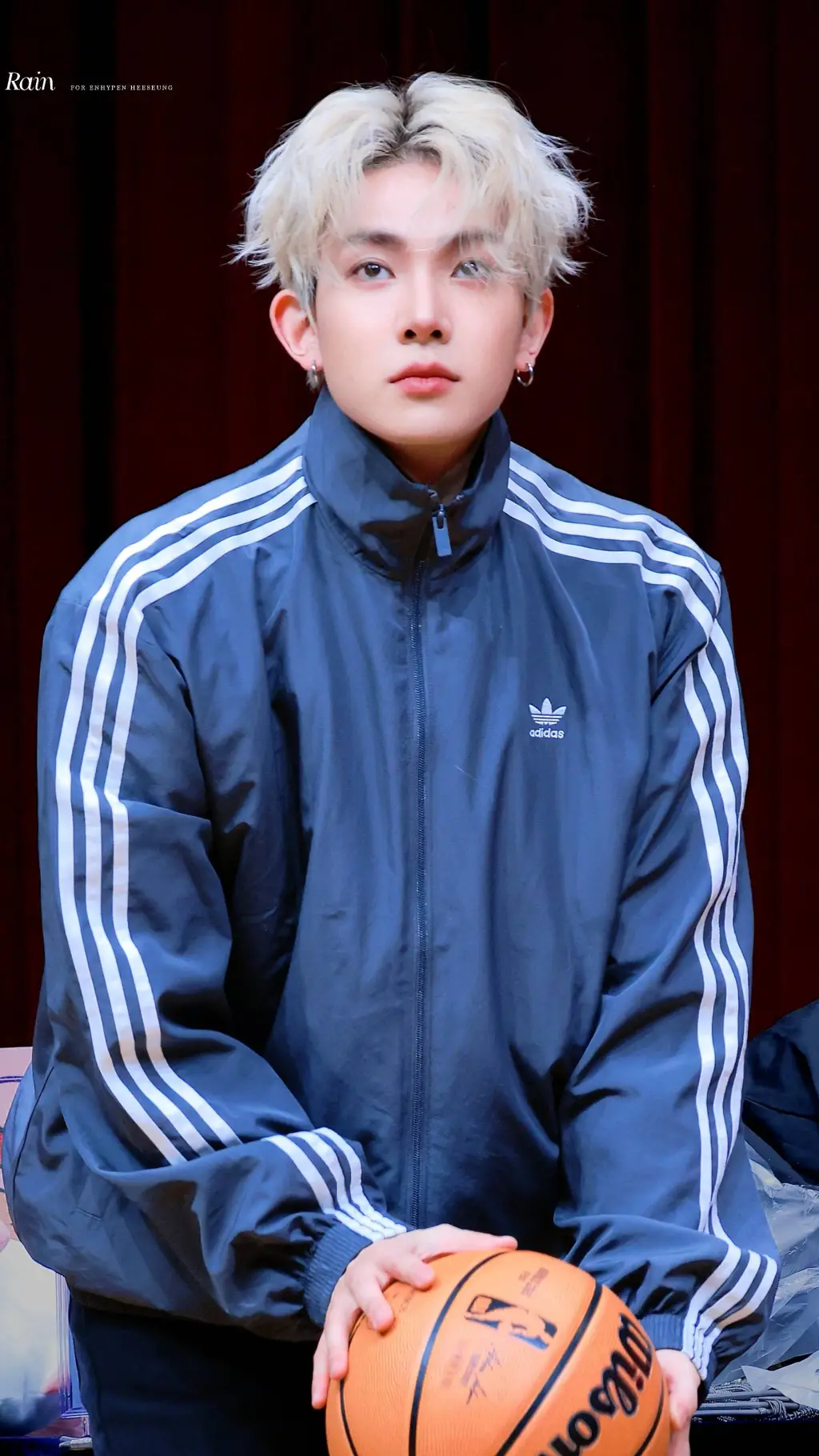 ai character: Lee Heeseung  background