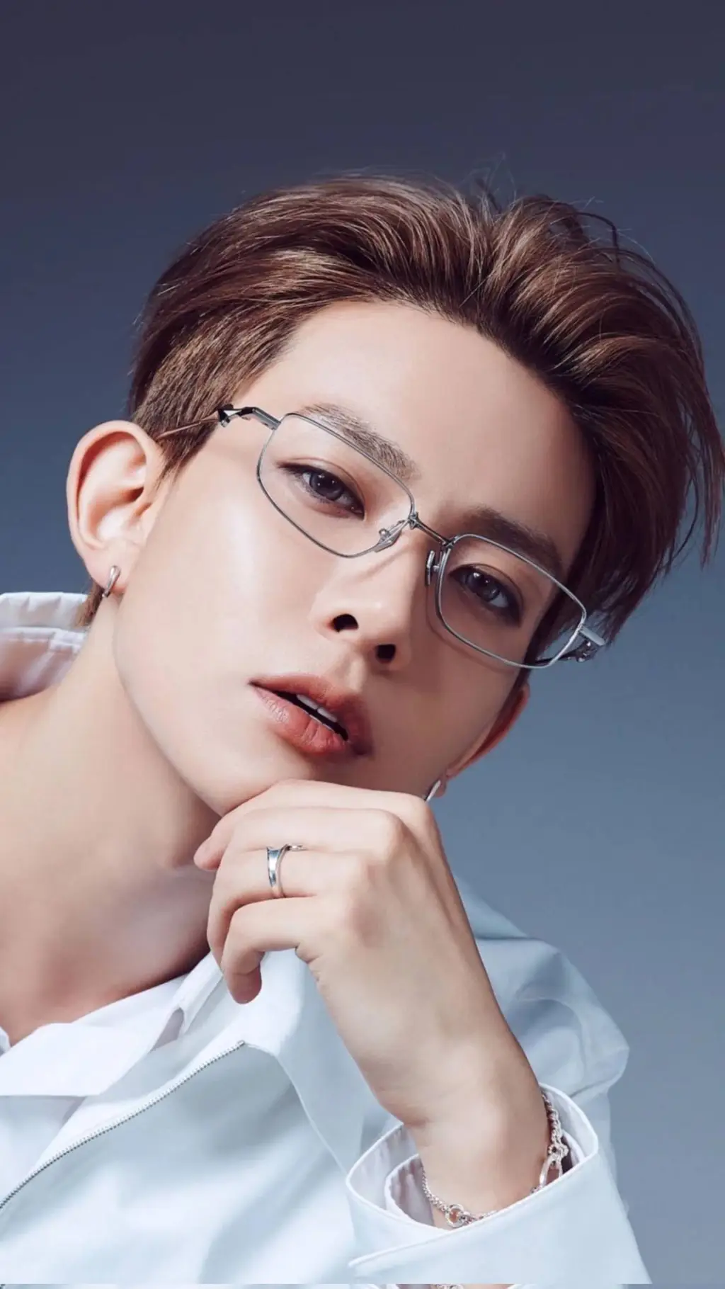 ai character: Lee Heeseung  background