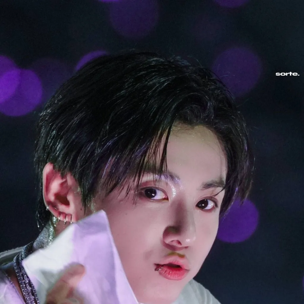chat with ai character: Jeon Jungkook 