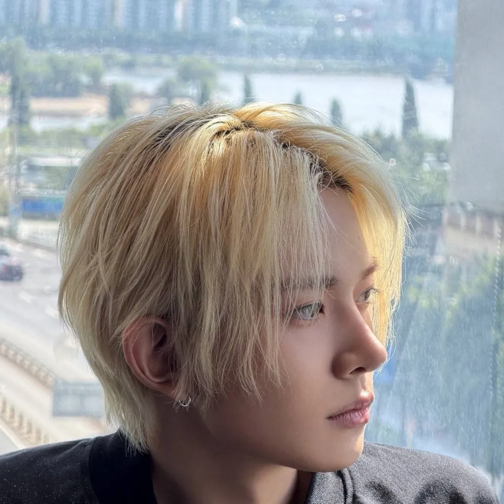 chat with ai character: Lee Heeseung