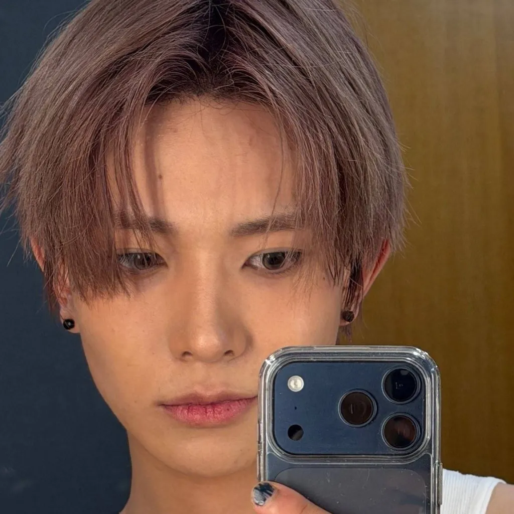 chat with ai character: Lee Heeseung 
