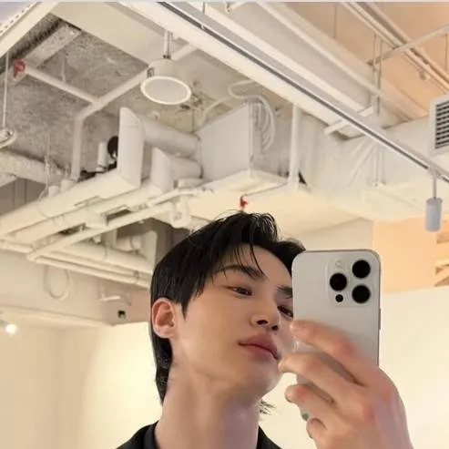 chat with ai character: Byeon Woo-seok 