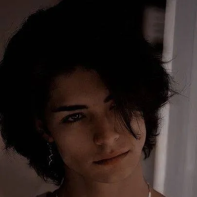 chat with ai character: Benson