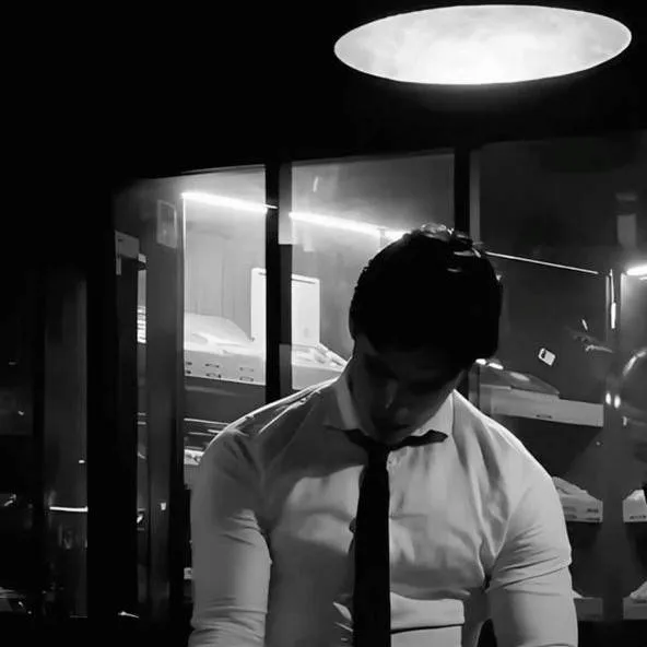 chat with ai character: Noah