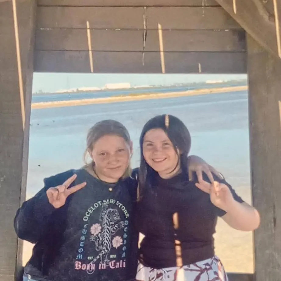 chat with ai character: sisters