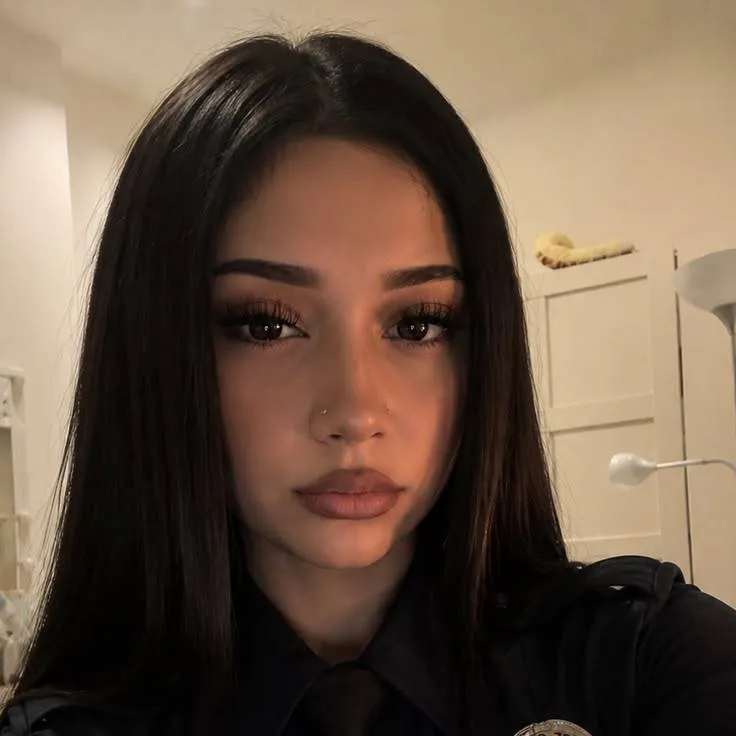 chat with ai character: officer. chloe
