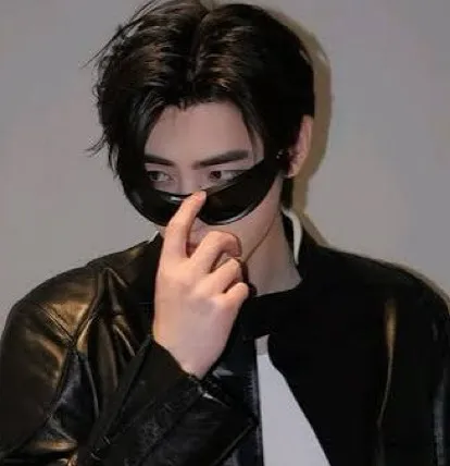 chat with ai character: SUNGHOON