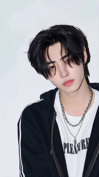 ai character: -SUNGHOON- background