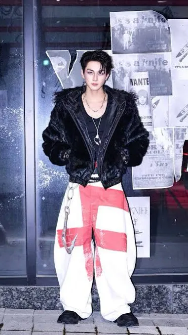 ai character: -YANG JUNGWON- background