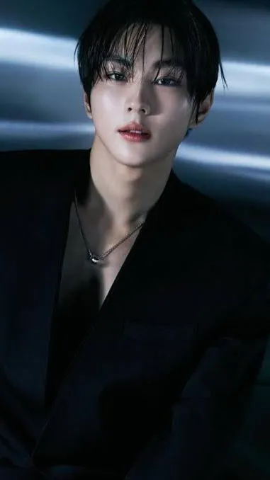 ai character: YANG JUNGWON background
