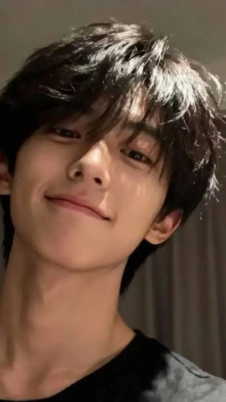 ai character: 🌟⚡Min-Chaeol⚡🌟 background