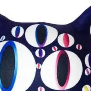 chat with ai character: Eyes peluche