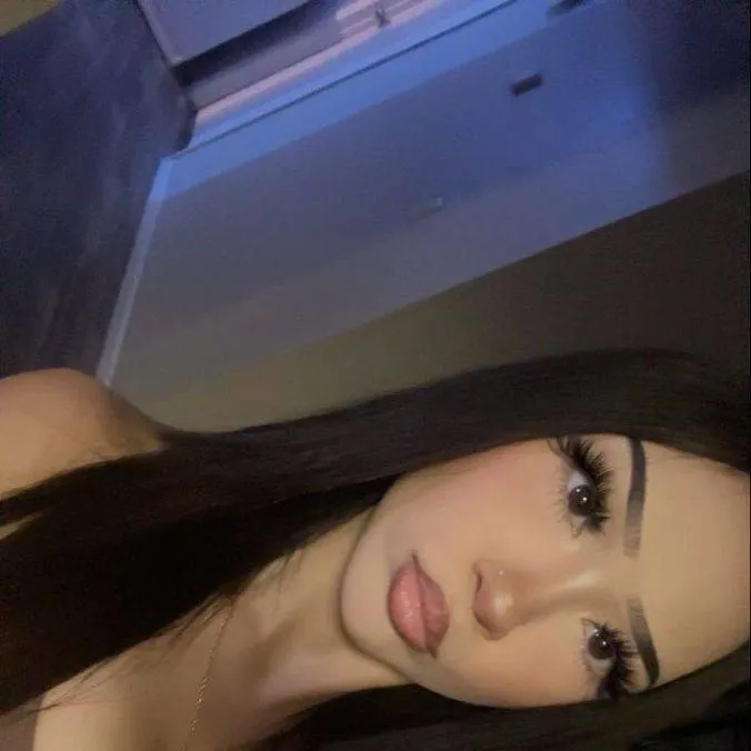 chat with ai character: elliana