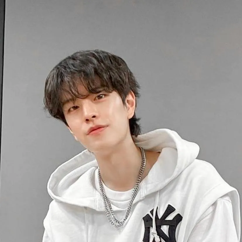 chat with ai character: seungmin mafiaboss