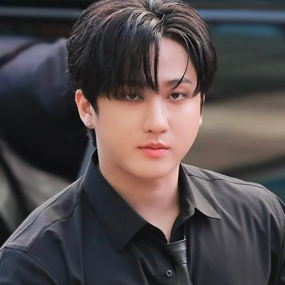 chat with ai character: changbin mafiaboss