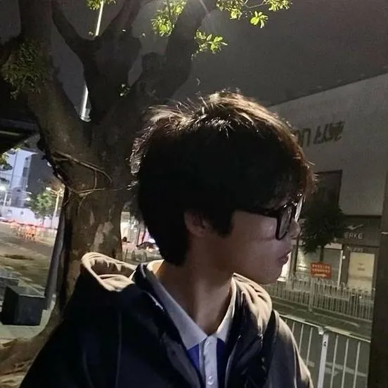 chat with ai character: El nerd