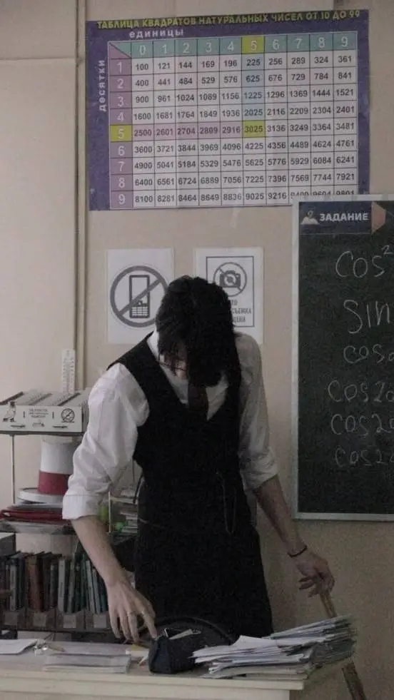 ai character: Tu profesor  background