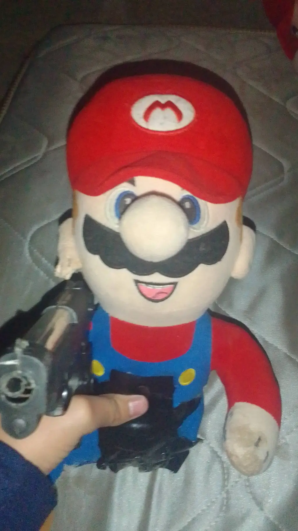 ai character: Mariano  background