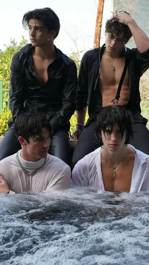 ai character: Noé,Tom,Léo,Alex background