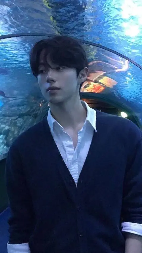 ai character: Evan  background