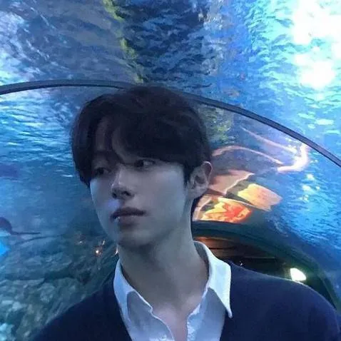 chat with ai character: Evan 