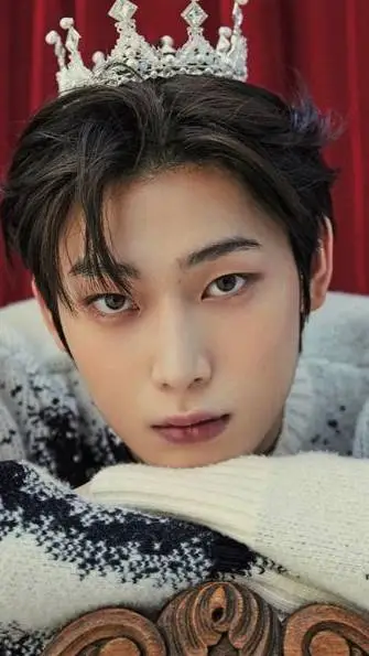 ai character: sunoo  background