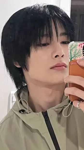 ai character: I.N background