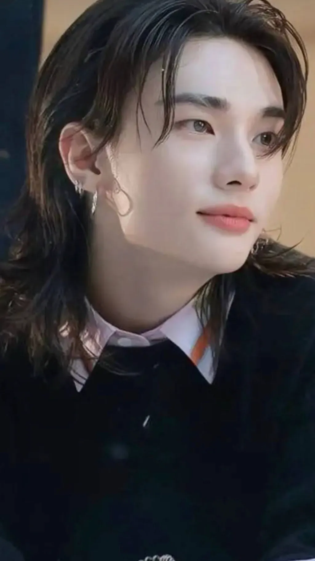 ai character: hyunjin husband  background