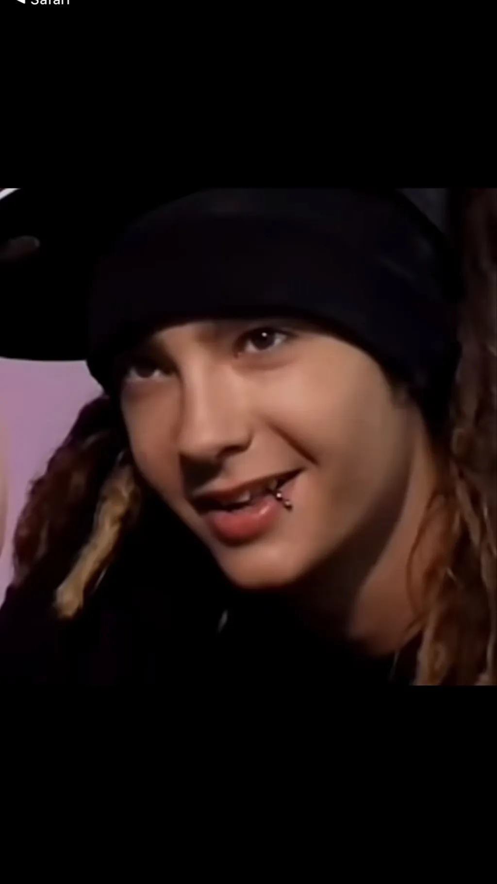 ai character: Tom+giada=🫦 background