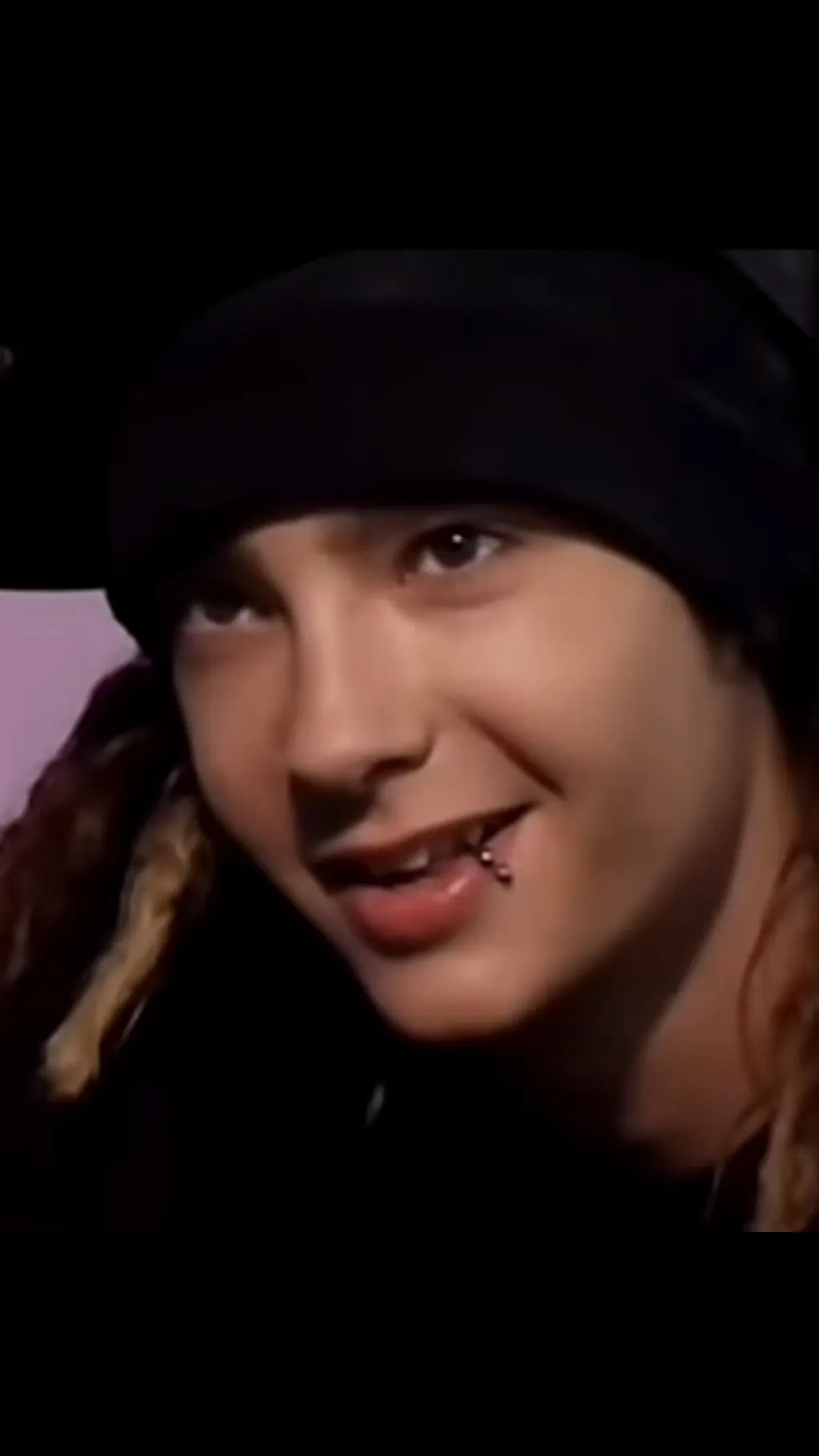 ai character: Tom giada😍🫦😝 background