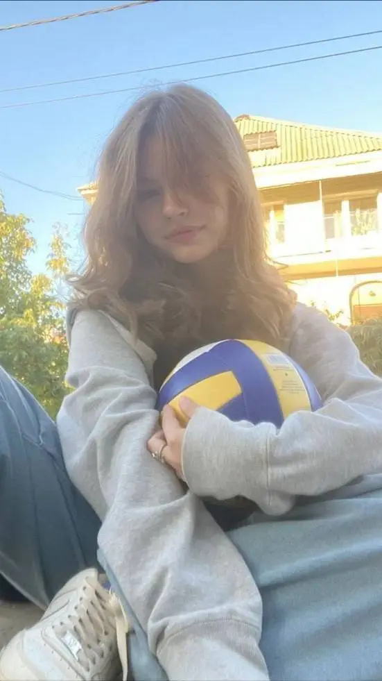 ai character: Lela background